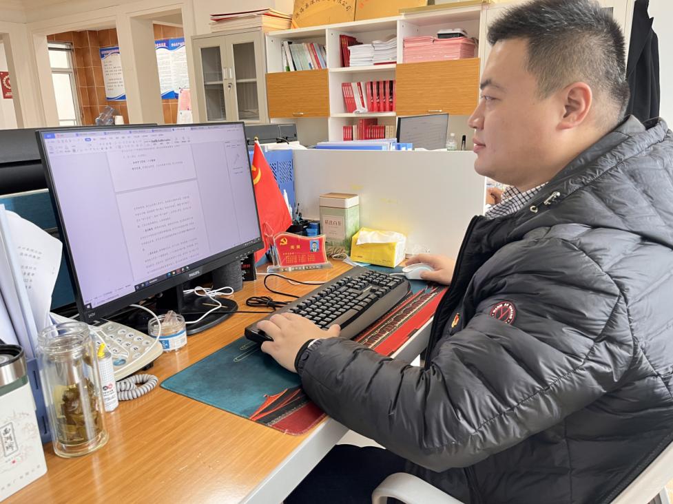 黨建工作樹(shù)標(biāo)桿 疫情防控敢亮劍——新灘投資公司周昊.jpg