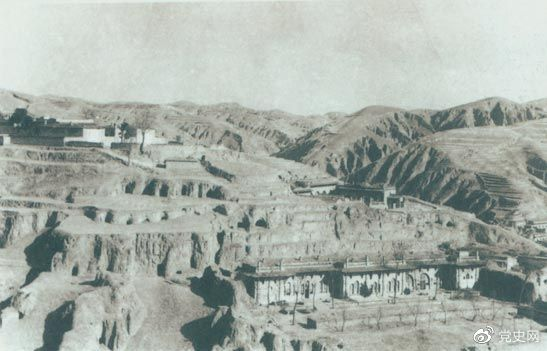 1947年12月25日至28日，中共中央在陜北米脂楊家溝召開擴(kuò)大會(huì)議（十二月會(huì)議）。圖為會(huì)議會(huì)址。