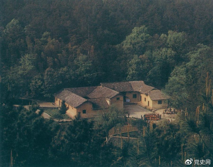 毛澤東故居&mdash;&mdash;湖南省湘潭縣韶山?jīng)_上屋場。1893年12月26日，毛澤東在這里誕生。